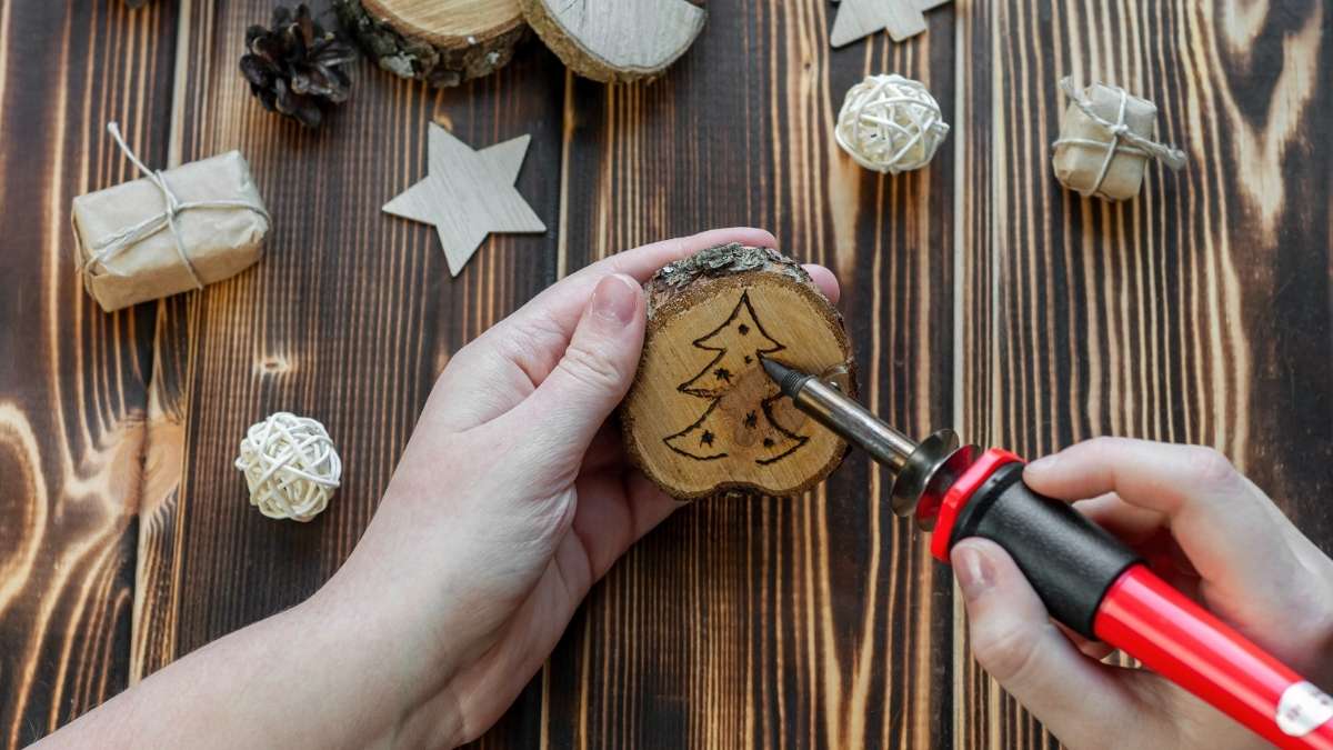 Easy DIY Wood Log Crafts & Decor Ideas
